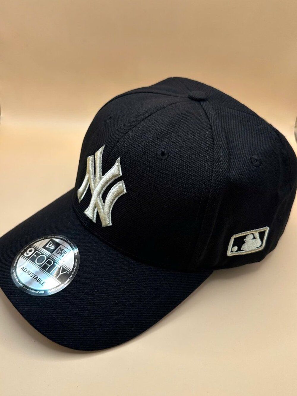 NWT New Era NY Yankees 9FORTY Black Adjustable Cap Hat - Picture 2 of 4